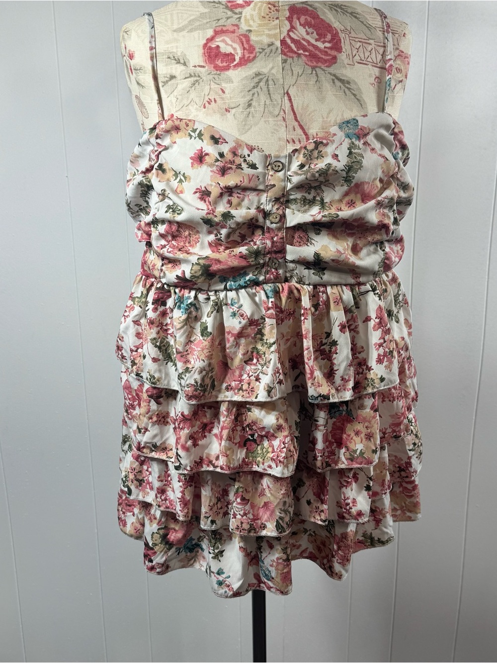Floral tank top with adjustable strap, size L